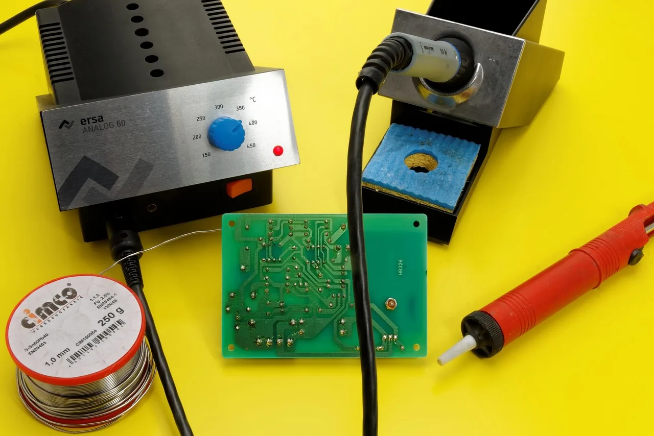 soldering, soldering station, tin, circuit board, electronics, electrical engineering, technology, circuit, electronics technician, trace, soldering, soldering, soldering, soldering, soldering, soldering station. Appliance repair hiring: screening and retention practices
