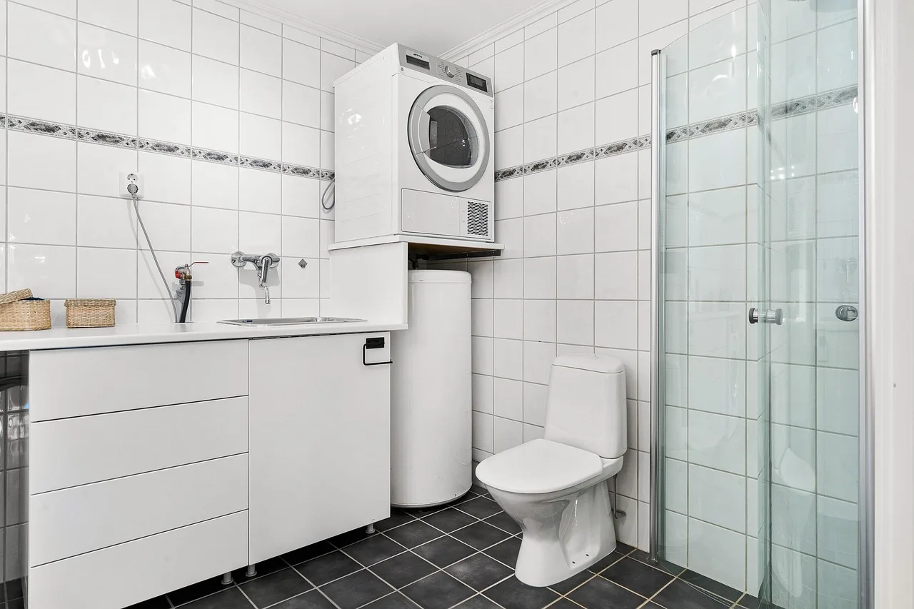 real estate, interior design, toilet, washing machine, decor, cabinet, toilet, toilet, toilet, washing machine, washing machine, washing machine, washing machine, washing machine. What does PIPEDA require of appliance repair bookings in Canada?