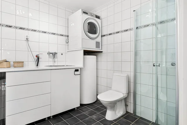 real estate, interior design, toilet, washing machine, decor, cabinet, toilet, toilet, toilet, washing machine, washing machine, washing machine, washing machine, washing machine. What does PIPEDA require of appliance repair bookings in Canada?